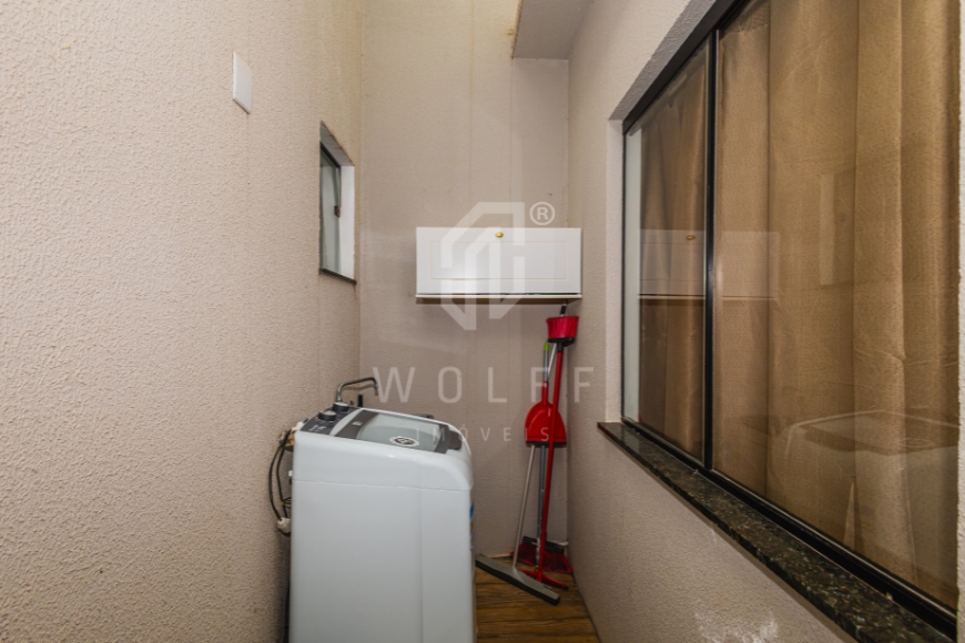 JD1643 - Casa Mobiliada em Rua Pavimentada