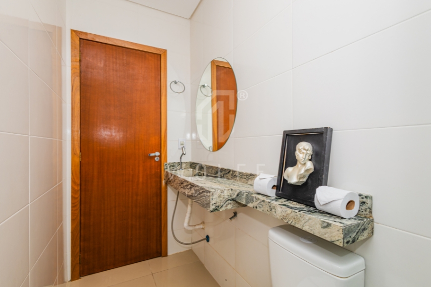 JD1643 - Casa Mobiliada em Rua Pavimentada