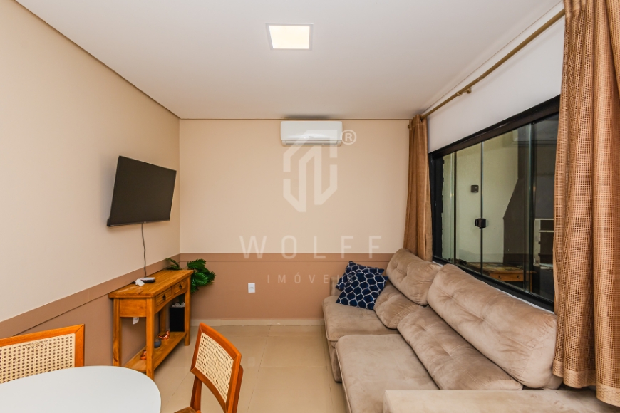 JD1643 - Casa Mobiliada em Rua Pavimentada