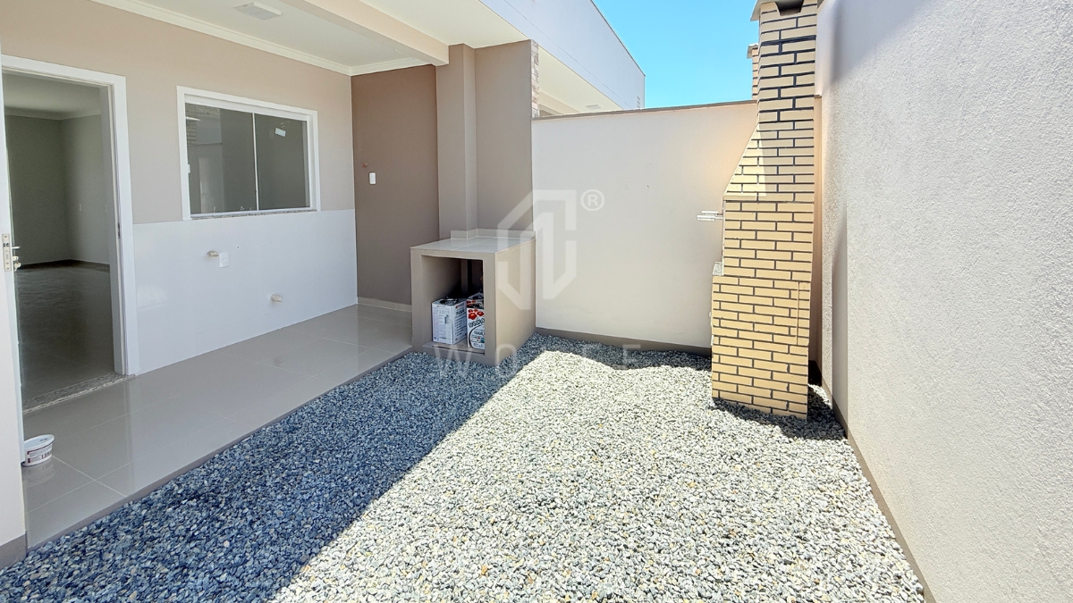 JD1659 - Casa com espaço de festas nos fundos