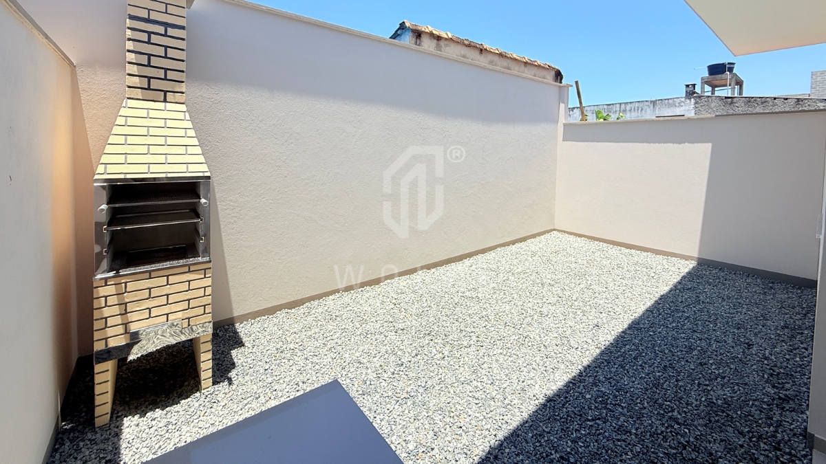 JD1659 - Casa com espaço de festas nos fundos