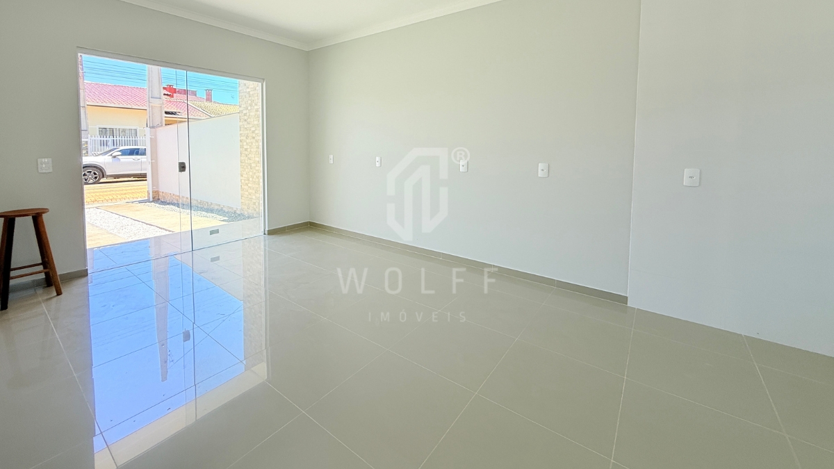 JD1659 - Casa com espaço de festas nos fundos