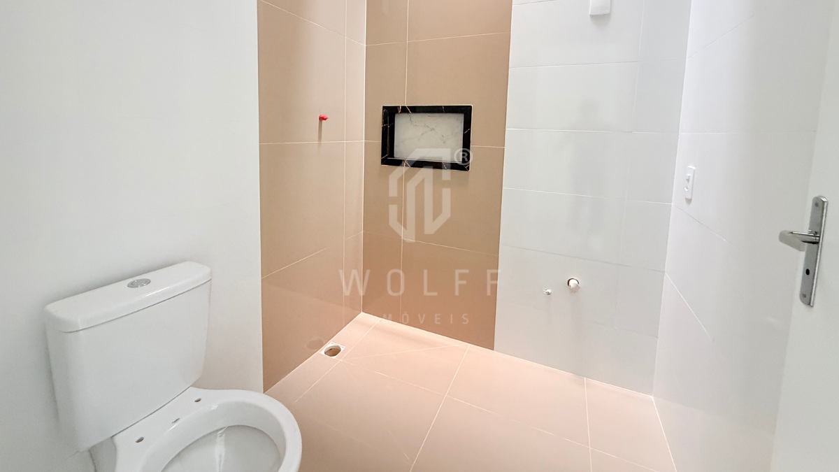 JD1659 - Casa com espaço de festas nos fundos