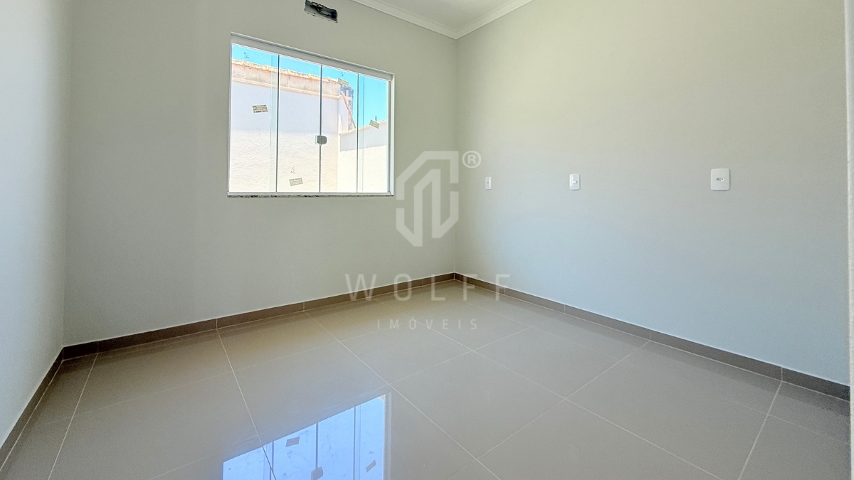 JD1659 - Casa com espaço de festas nos fundos