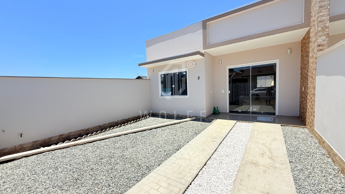 JD1659 - Casa com espaço de festas nos fundos