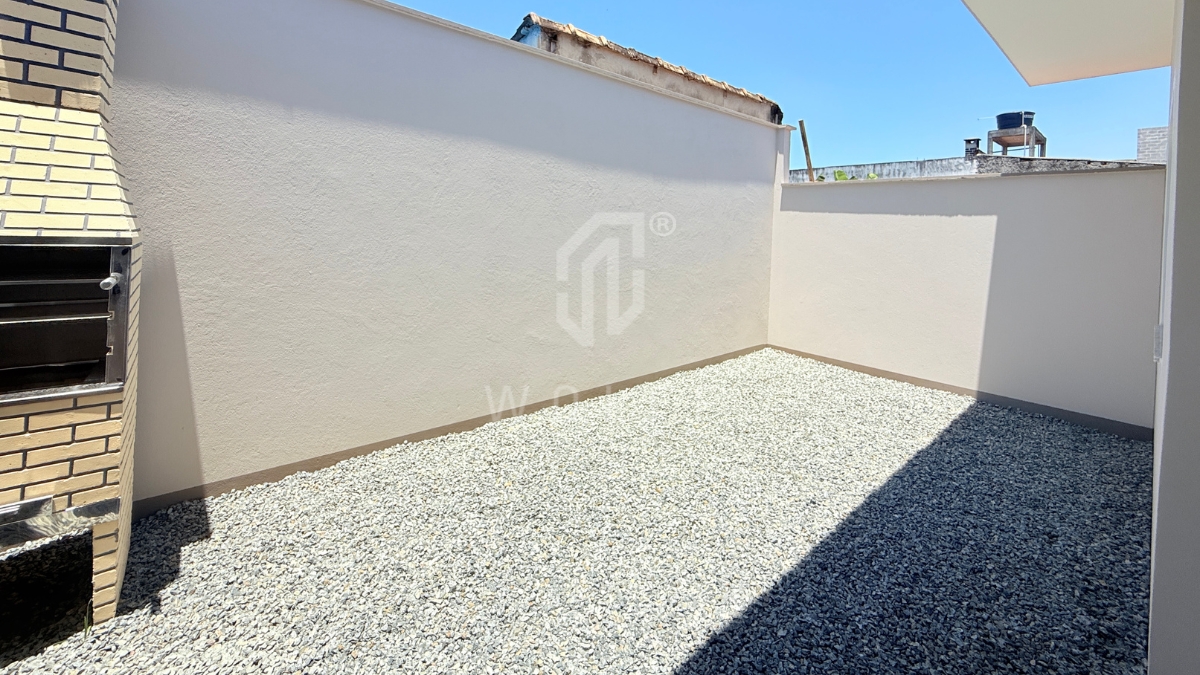 JD1659 - Casa com espaço de festas nos fundos