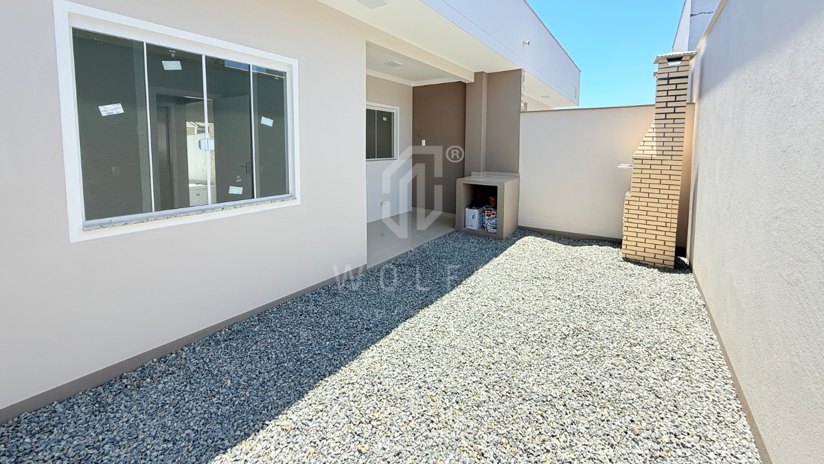 JD1659 - Casa com espaço de festas nos fundos