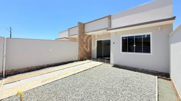 JD1659 - Casa com espaço de festas nos fundos