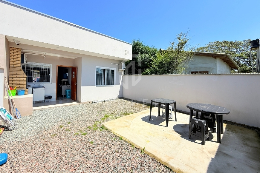 JD1660 - Casa Mobiliada com espaçosa área livre nos fundos em Itajuba