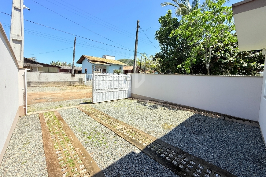 JD1660 - Casa Mobiliada com espaçosa área livre nos fundos em Itajuba