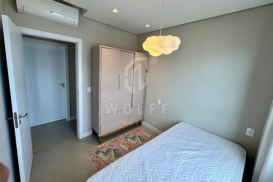 JD1662 - Apartamento semimobiliado na quadra mar