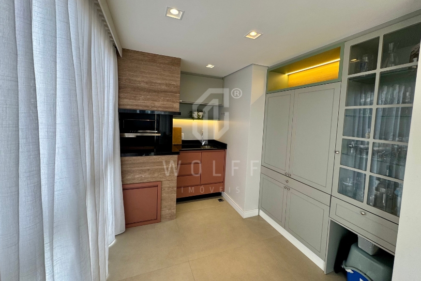 JD1662 - Apartamento semimobiliado na quadra mar