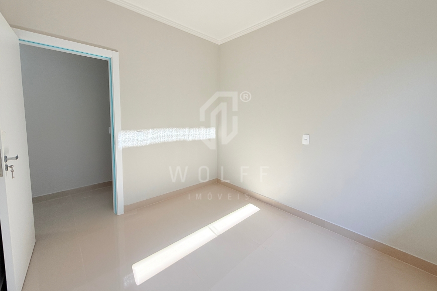 JD1667 - Casa com 3 dormitórios e corredor lateral em Itajuba