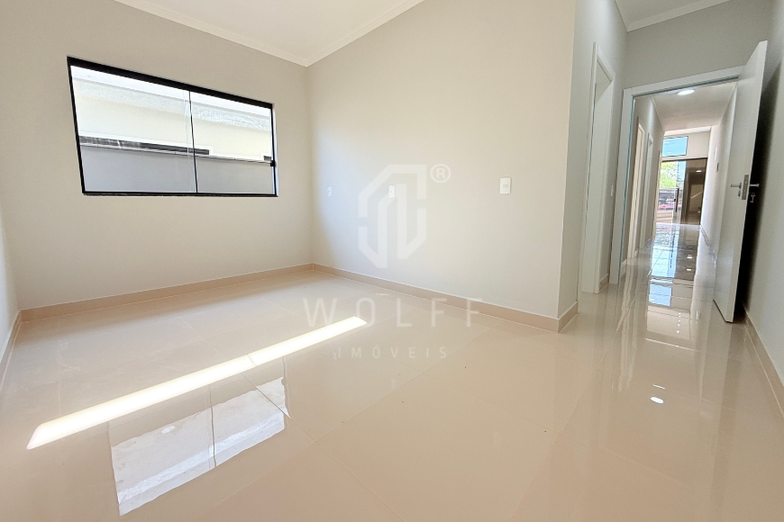 JD1667 - Casa com 3 dormitórios e corredor lateral em Itajuba