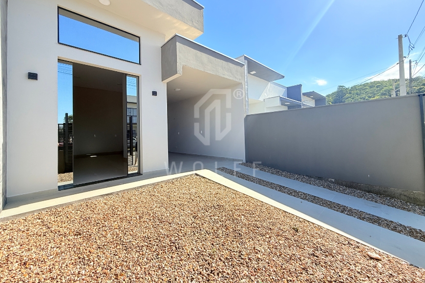 JD1667 - Casa com 3 dormitórios e corredor lateral em Itajuba