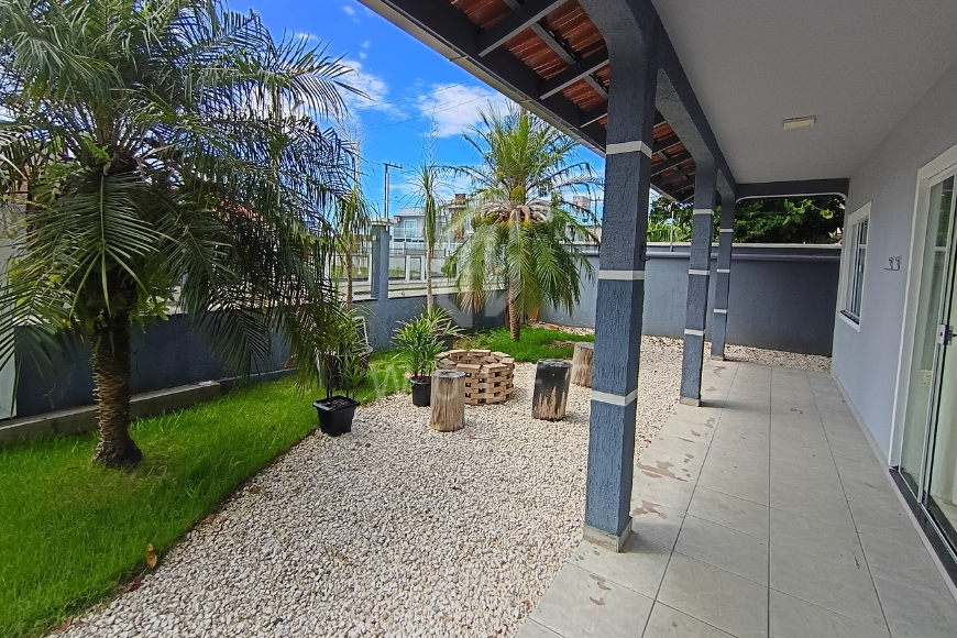 JD1680 - Casa com Piscina e Área de Festas