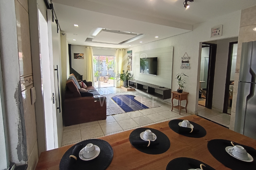 JD1680 - Casa com Piscina e Área de Festas