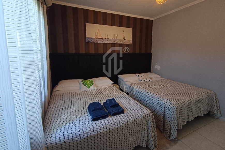 JD1680 - Casa com Piscina e Área de Festas