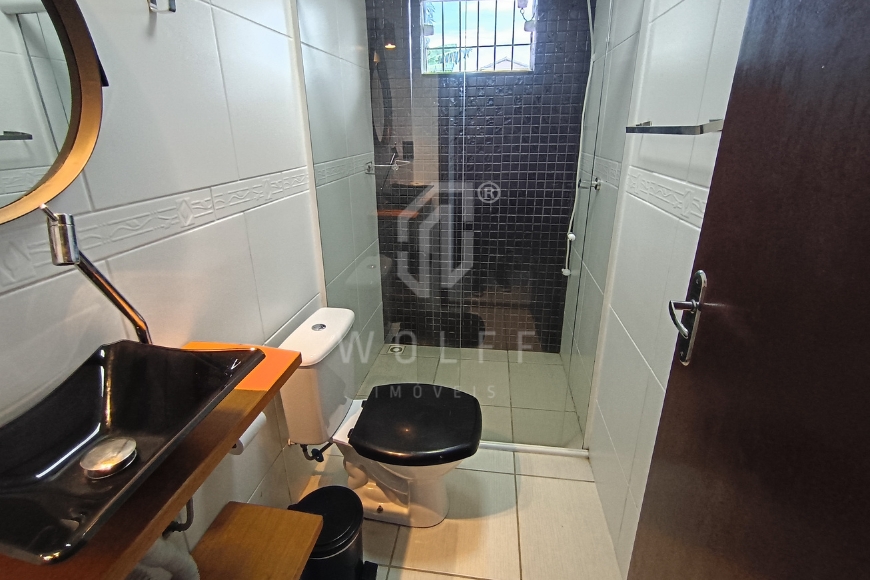 JD1680 - Casa com Piscina e Área de Festas