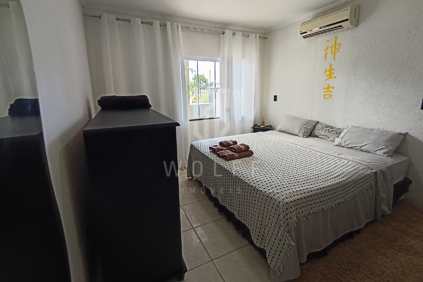 JD1680 - Casa com Piscina e Área de Festas