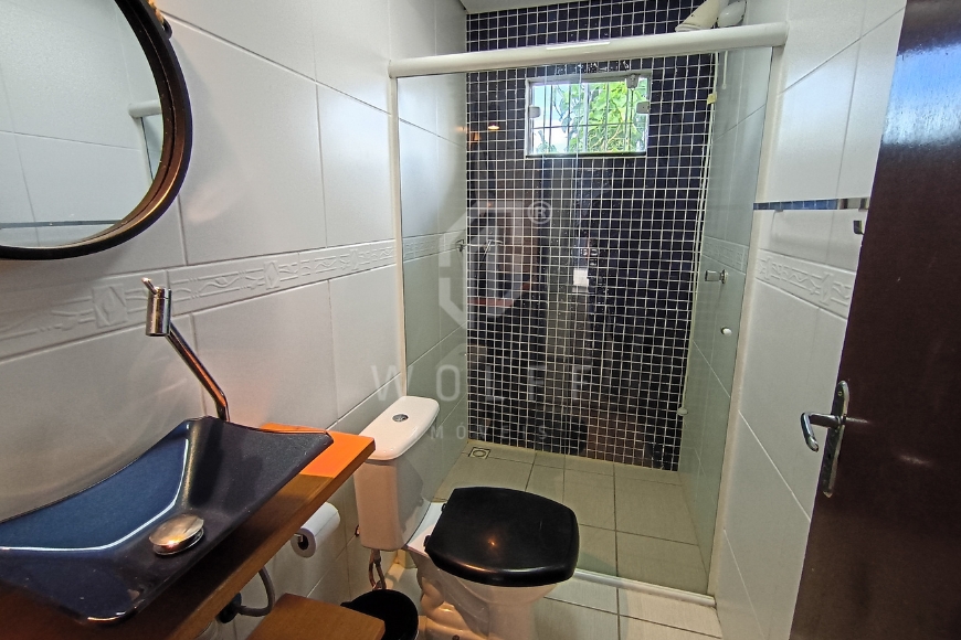 JD1680 - Casa com Piscina e Área de Festas