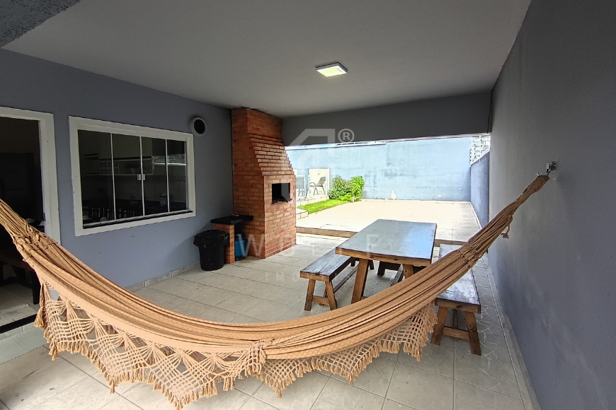 JD1680 - Casa com Piscina e Área de Festas