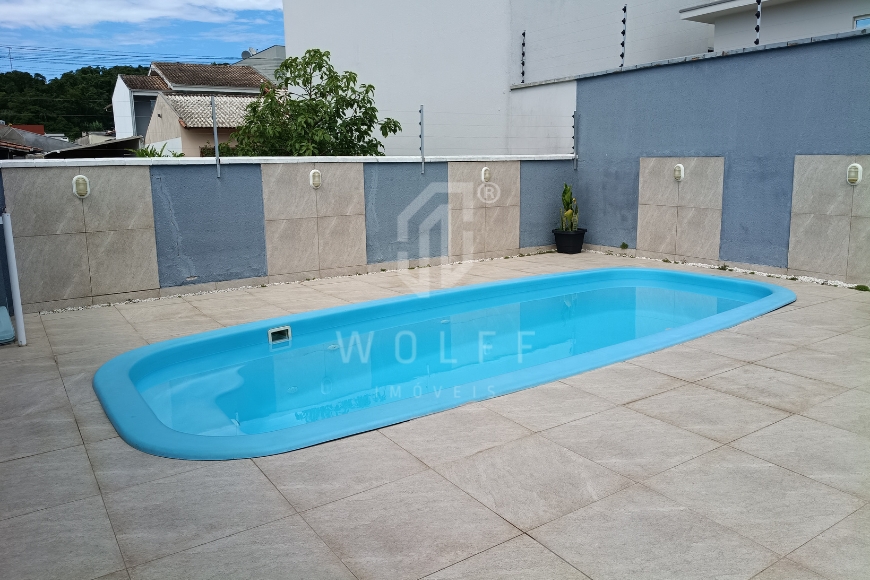 JD1680 - Casa com Piscina e Área de Festas