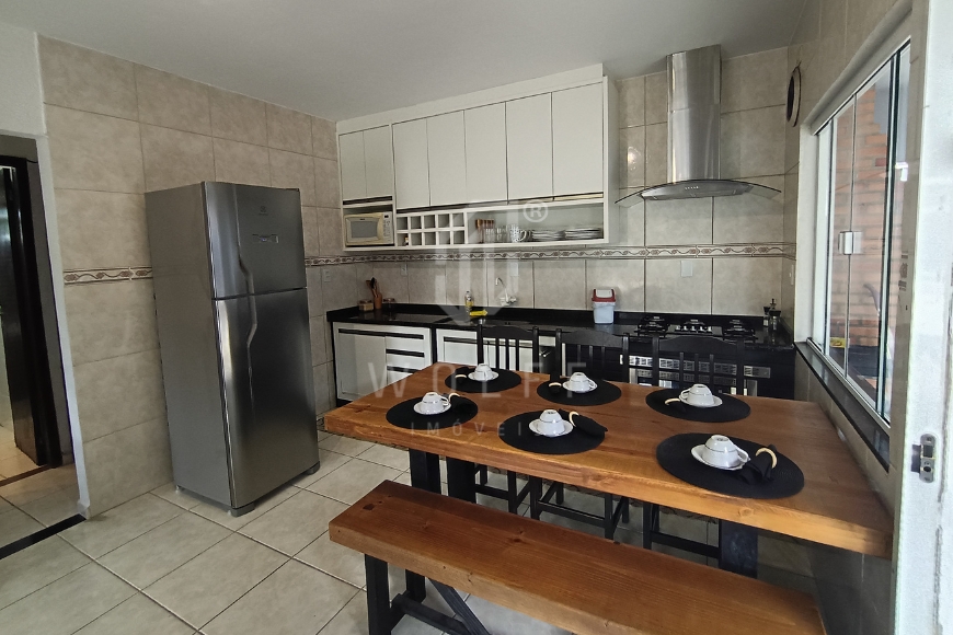 JD1680 - Casa com Piscina e Área de Festas