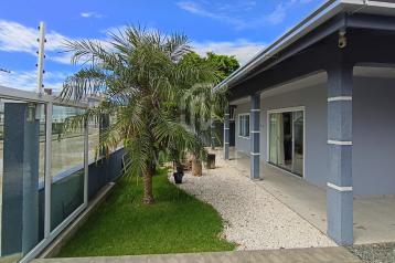 JD1680 - Casa com Piscina e Área de Festas