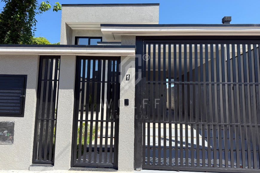 JD1684 - Casa Belíssima com corredor lateral em Itajuba