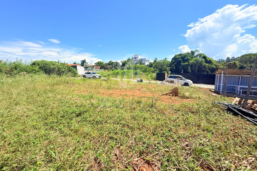 JD1685 - Terreno plano com 300m2² e pronto para construir em Itajuba