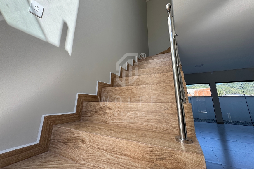 JD1689 - Sobrado com 1 suíte + 2 dormitórios