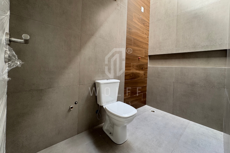 JD1689 - Sobrado com 1 suíte + 2 dormitórios