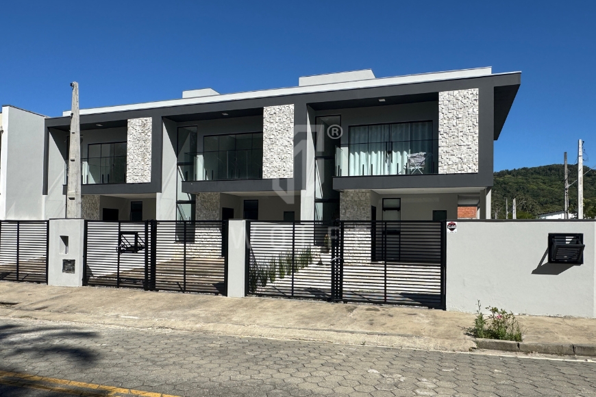 JD1689 - Sobrado com 1 suíte + 2 dormitórios