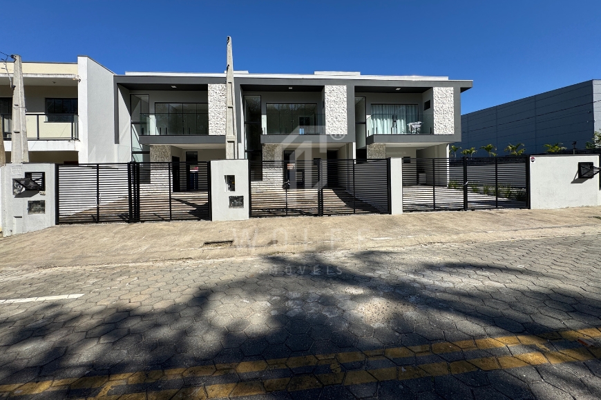 JD1689 - Sobrado com 1 suíte + 2 dormitórios