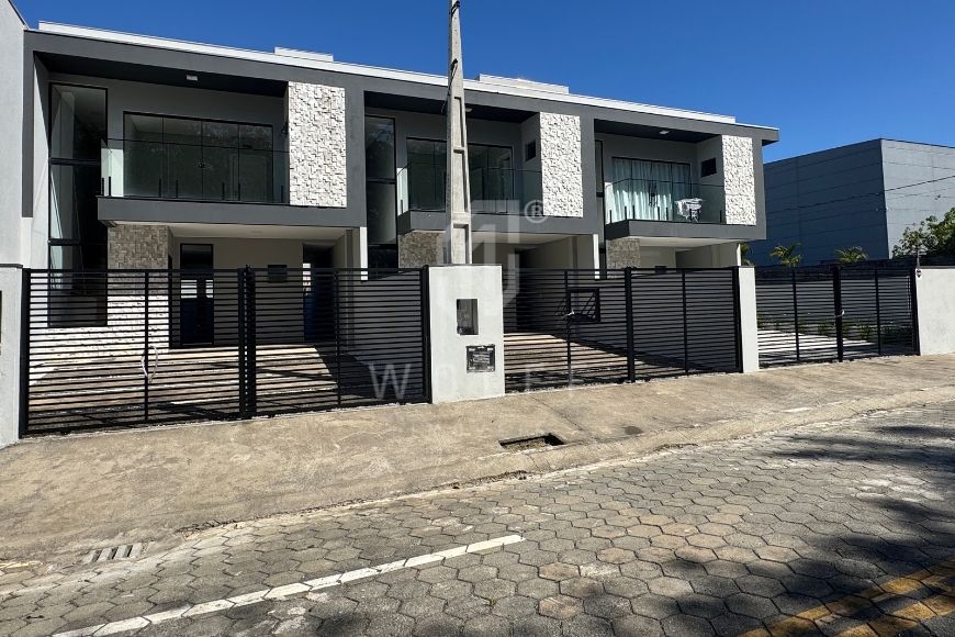 JD1689 - Sobrado com 1 suíte + 2 dormitórios