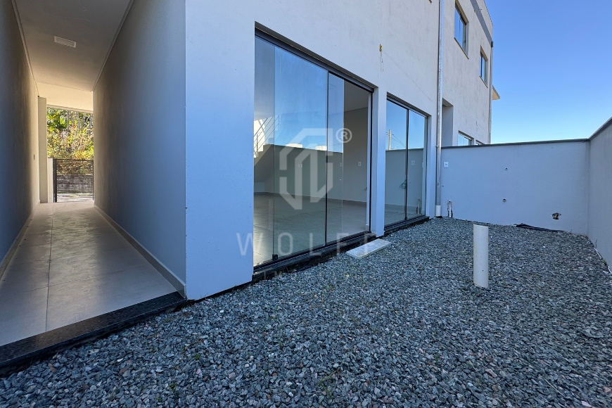 JD1689 - Sobrado com 1 suíte + 2 dormitórios