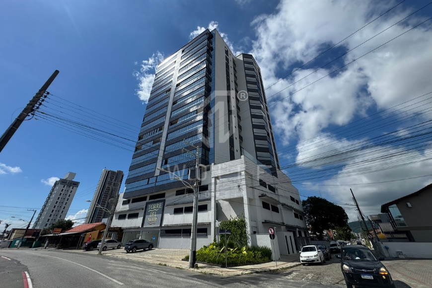 JD1695 - Apartamento com 3 suítes a 350 metros da praia
