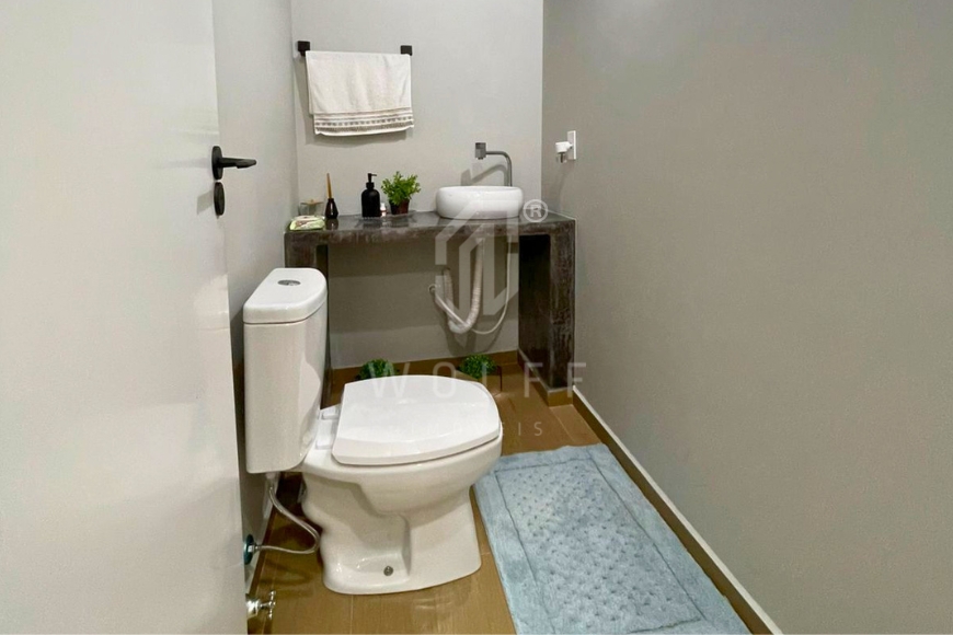 JD1696 - Casa de alto padrão e com piscina em Balneário Piçarras/SC