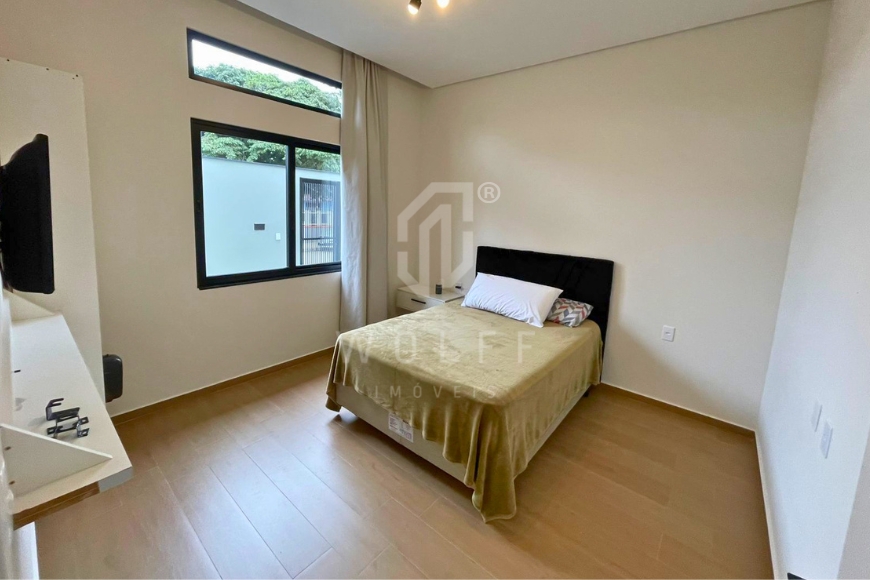 JD1696 - Casa de alto padrão e com piscina em Balneário Piçarras/SC