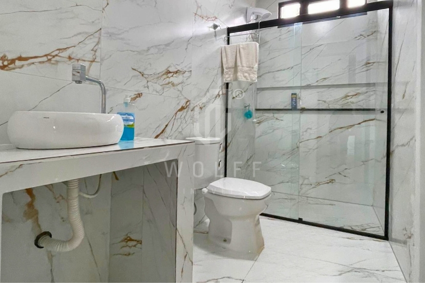 JD1696 - Casa de alto padrão e com piscina em Balneário Piçarras/SC