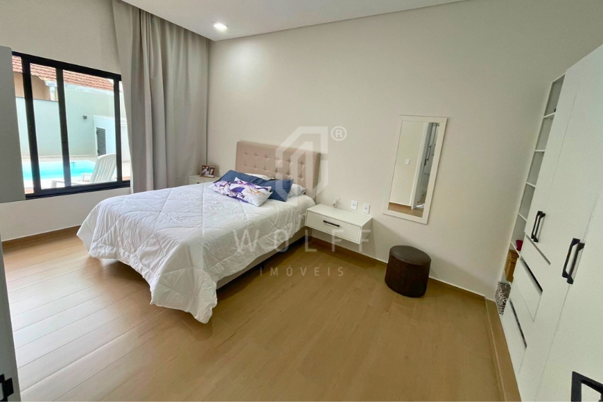 JD1696 - Casa de alto padrão e com piscina em Balneário Piçarras/SC