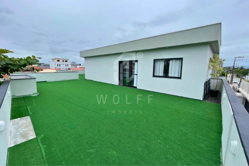 JD1696 - Casa de alto padrão e com piscina em Balneário Piçarras/SC