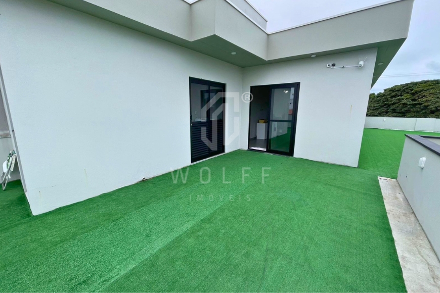 JD1696 - Casa de alto padrão e com piscina em Balneário Piçarras/SC