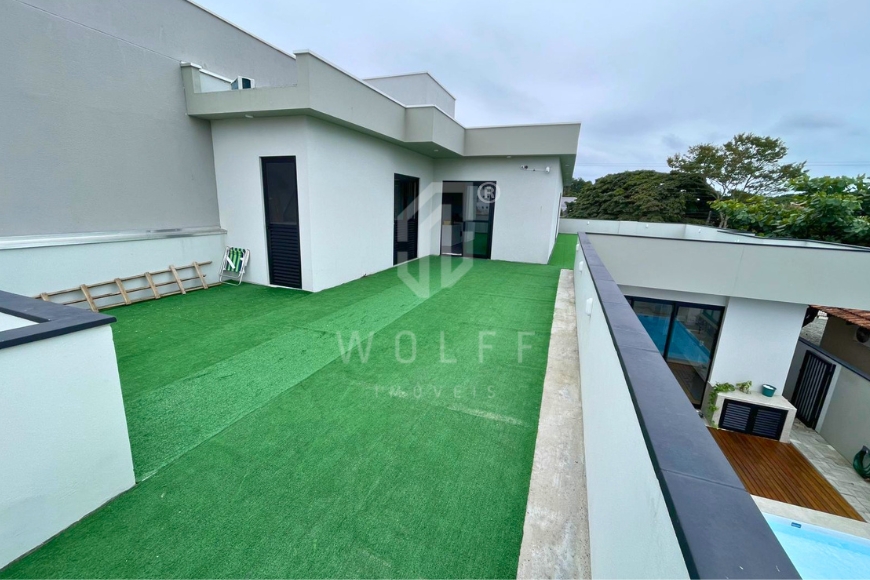 JD1696 - Casa de alto padrão e com piscina em Balneário Piçarras/SC