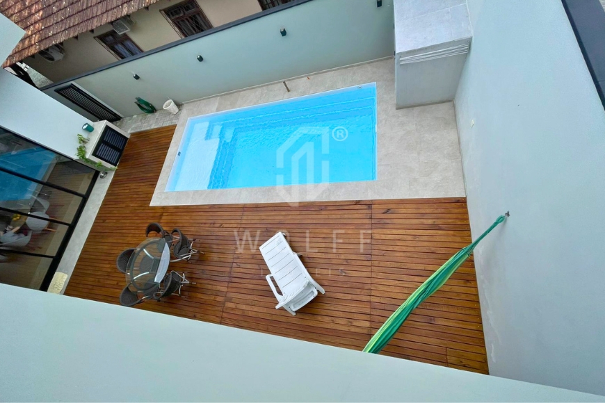 JD1696 - Casa de alto padrão e com piscina em Balneário Piçarras/SC