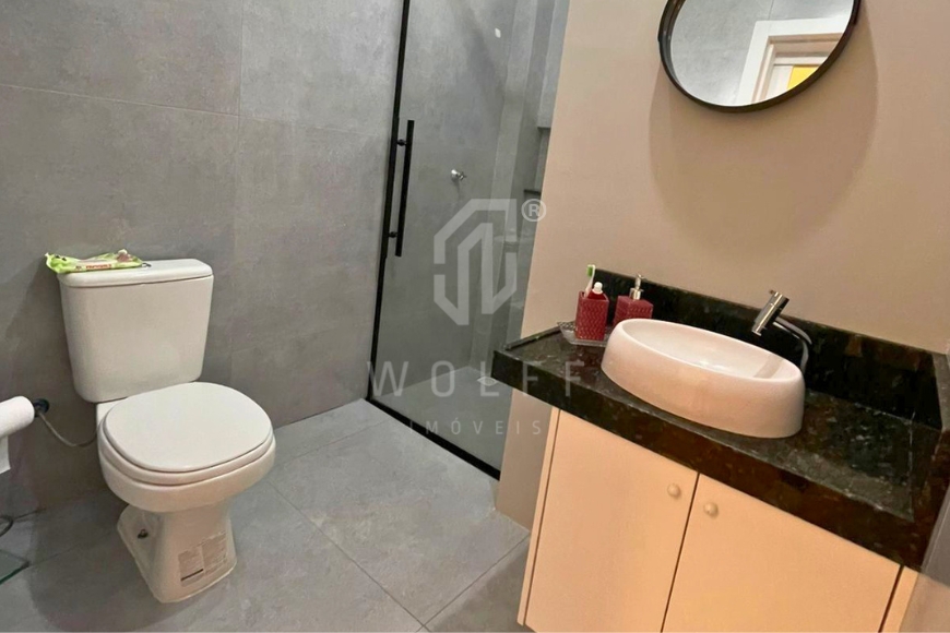 JD1696 - Casa de alto padrão e com piscina em Balneário Piçarras/SC