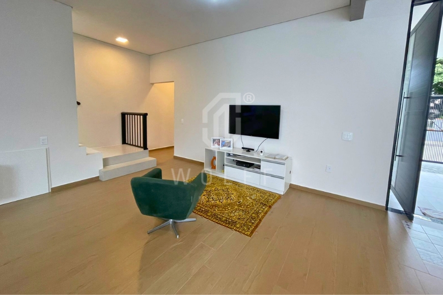 JD1696 - Casa de alto padrão e com piscina em Balneário Piçarras/SC