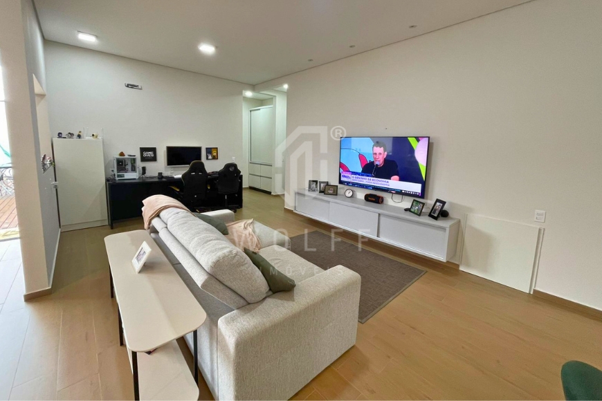 JD1696 - Casa de alto padrão e com piscina em Balneário Piçarras/SC