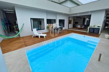 JD1696 - Casa de alto padrão e com piscina em Balneário Piçarras/SC